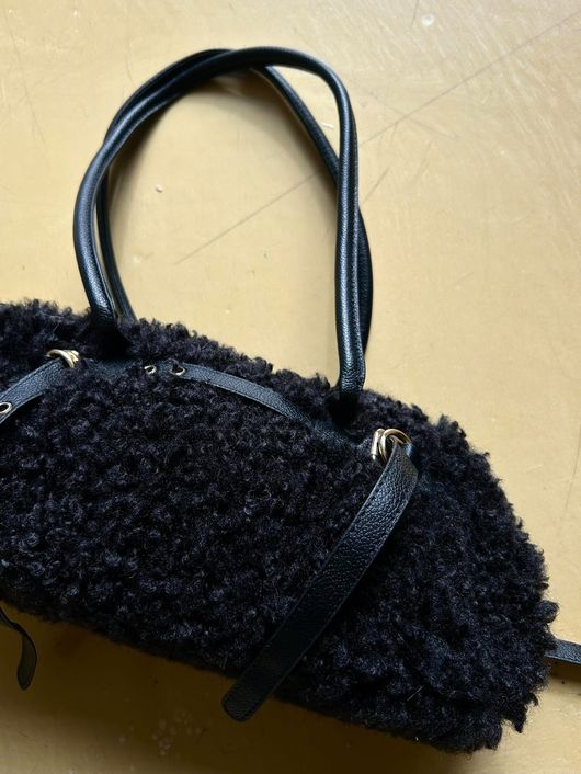 Hicks Shearling Barrel Bag Black